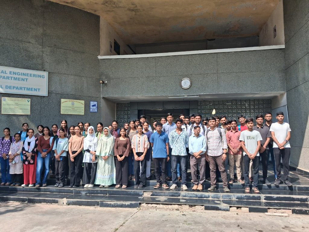 સરકારી ઇજનેરી કોલેજ, દાહોદ ખાતે ટોપર્સ સાથે પ્રથમ વર્ષના વિદ્યાર્થીઓનો સંવાદ યોજાયો