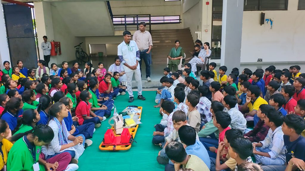 ધાનપુરના લુખડિયા સ્થિત EMRS શાળામાં ડિઝાસ્ટર મેનેજમેન્ટ અને પ્રાથમિક સારવાર અંગે તાલીમ યોજાઈ ધાનપુરના લુખડિયા સ્થિત EMRS શાળામાં ડિઝાસ્ટર મેનેજમેન્ટ અને પ્રાથમિક સારવાર અંગે તાલીમ યોજાઈ